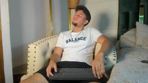 Snapshot of valetino_stonee chatting on 04/15/26, 07:58 Valentino online show from 04/15/26, 07:58