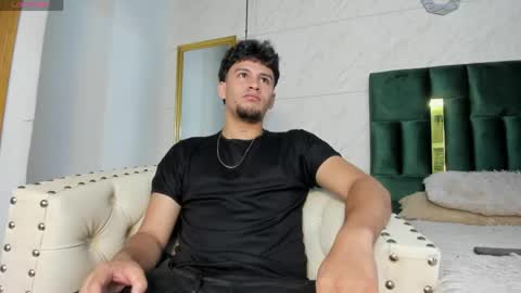 Snapshot of valetino_stonee chatting on 04/26/26, 12:25 Valentino online show from 04/26/26, 12:25
