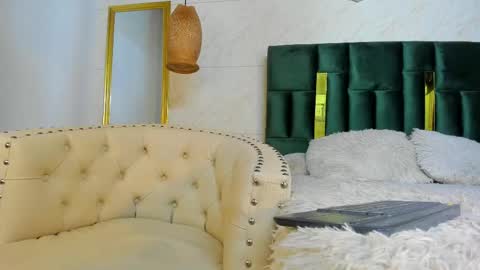 Snapshot of valetino_stonee chatting on 05/03/26, 11:27 Valentino online show from 05/03/26, 11:27