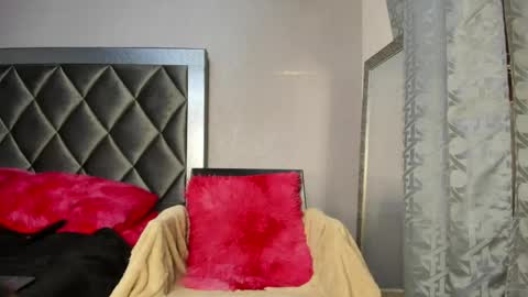 Snapshot of valetino_stonee chatting on 06/07/26, 08:12 Valentino online show from 06/07/26, 08:12
