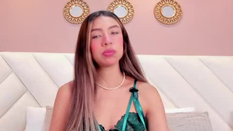 Snapshot of valeygomez chatting on 04/16/26, 02:40 Valey online show from 04/16/26, 02:40