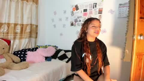 Snapshot of valientegirl_ chatting on 01/31/25, 02:37 VALIENTE online show from 01/31/25, 02:37