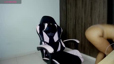 valkiiriaa_ online show from 12/01/25, 11:26