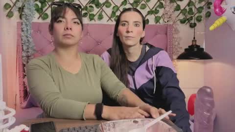 Snapshot of valkiria_and_dione chatting on 04/16/26, 07:58 Valkiria and Dione online show from 04/16/26, 07:58