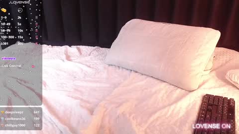 Valkiria moore  online show from 12/14/24, 11:12