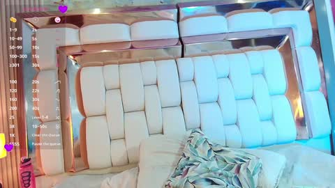 Valkiria moore  online show from 01/15/25, 11:19