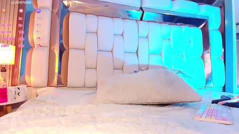 Valkiria moore  online show from 01/22/25, 09:32