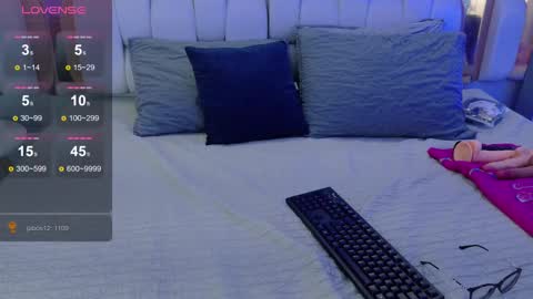 Valkiria moore  online show from 11/02/25, 07:38