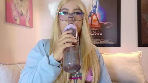 Valkiria moore  online show from 04/25/26, 10:29