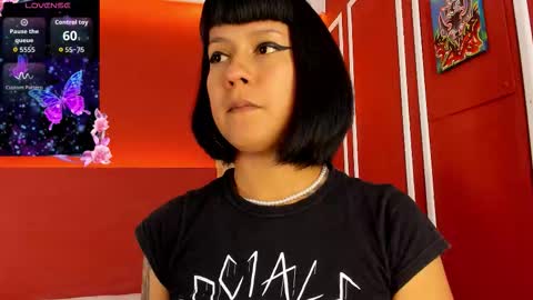 Snapshot of valkiria_wine chatting on 03/18/26, 01:25 Valki online show from 03/18/26, 01:25