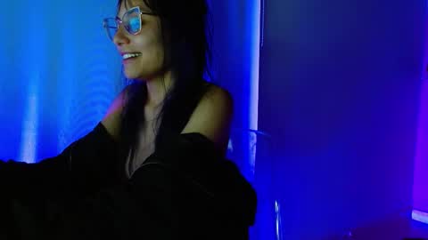 Snapshot of valkiry_ chatting on 11/19/25, 10:43 valkiry_ online show from 11/19/25, 10:43