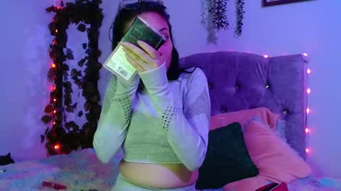 valkiry_ online show from 04/17/26, 08:45