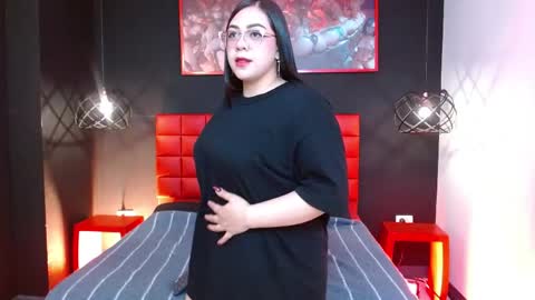 Snapshot of valkirye_ chatting on 04/18/26, 11:14 Valkirye online show from 04/18/26, 11:14