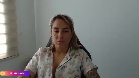 Snapshot of valkyriarose chatting on 10/04/25, 04:05 Isis  online show from 10/04/25, 04:05