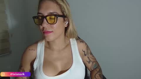 Snapshot of valkyriarose chatting on 03/06/26, 01:02 Isis online show from 03/06/26, 01:02