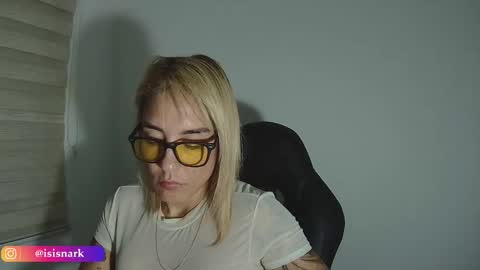 Snapshot of valkyriarose chatting on 03/21/26, 03:00 Isis online show from 03/21/26, 03:00