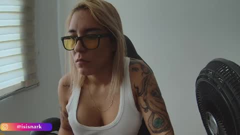 Snapshot of valkyriarose chatting on 04/04/26, 04:59 Isis online show from 04/04/26, 04:59