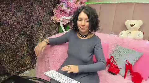 Snapshot of valleriwind chatting on 01/07/25, 07:10 ValleriWind online show from 01/07/25, 07:10