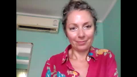 Snapshot of valleriwind chatting on 02/03/25, 09:30 ValleriWind online show from 02/03/25, 09:30