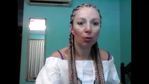 Snapshot of valleriwind chatting on 02/06/25, 10:10 ValleriWind online show from 02/06/25, 10:10