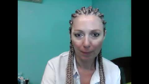 Snapshot of valleriwind chatting on 02/07/25, 01:15 ValleriWind online show from 02/07/25, 01:15