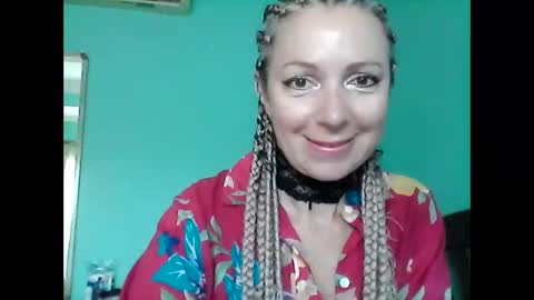 Snapshot of valleriwind chatting on 02/10/25, 12:30 ValleriWind online show from 02/10/25, 12:30