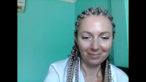 Snapshot of valleriwind chatting on 02/13/25, 03:29 ValleriWind online show from 02/13/25, 03:29