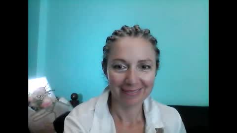 Snapshot of valleriwind chatting on 02/17/25, 04:09 ValleriWind online show from 02/17/25, 04:09