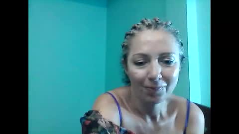 Snapshot of valleriwind chatting on 02/19/25, 12:33 ValleriWind online show from 02/19/25, 12:33