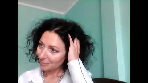 Snapshot of valleriwind chatting on 03/07/25, 02:04 ValleriWind online show from 03/07/25, 02:04