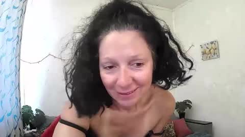 Snapshot of valleriwind chatting on 05/18/26, 11:27 ValleriWind online show from 05/18/26, 11:27