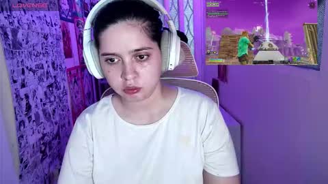 Snapshot of vallolet1_ chatting on 03/13/26, 02:40 Im Violet online show from 03/13/26, 02:40