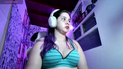 Snapshot of vallolet1_ chatting on 04/16/26, 01:28 Im Violet online show from 04/16/26, 01:28