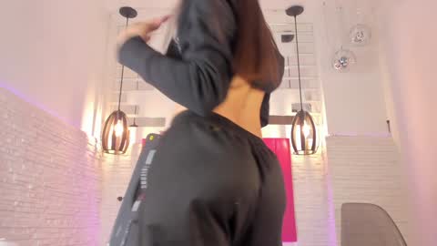 Vallolet Peach  online show from 01/07/25, 12:20