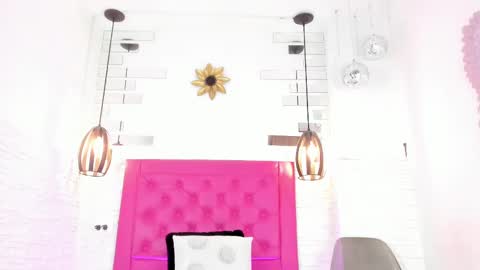 Vallolet Peach  online show from 03/09/25, 11:03