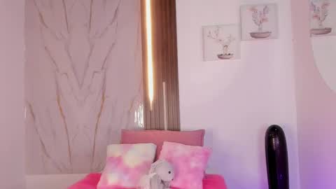 Vallolet Peach  online show from 09/28/25, 12:10