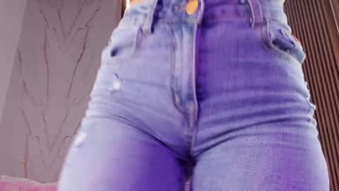 Vallolet Peach  online show from 10/17/25, 11:24