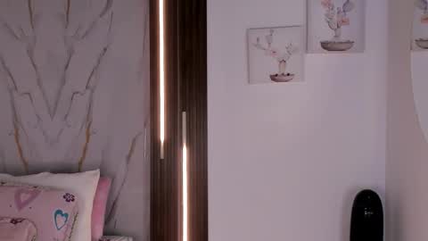 Snapshot of valloletsamar chatting on 03/18/26, 12:08 Vallolet Peach online show from 03/18/26, 12:08