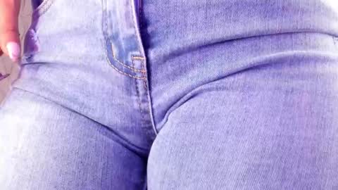 Snapshot of valloletsamar chatting on 03/19/26, 12:09 Vallolet Peach online show from 03/19/26, 12:09