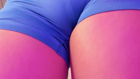 Snapshot of valloletsamar chatting on 03/27/26, 12:05 Vallolet Peach online show from 03/27/26, 12:05