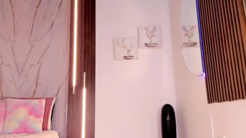 Snapshot of valloletsamar chatting on 04/12/26, 12:10 Vallolet Peach online show from 04/12/26, 12:10