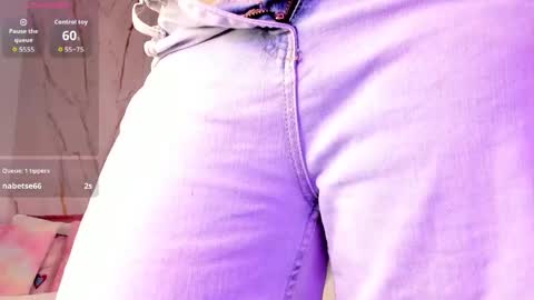 Snapshot of valloletsamar chatting on 04/19/26, 12:26 Vallolet Peach online show from 04/19/26, 12:26