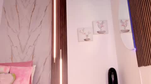 Snapshot of valloletsamar chatting on 04/26/26, 12:14 Vallolet Peach online show from 04/26/26, 12:14