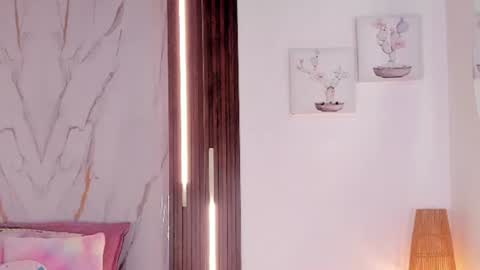 Snapshot of valloletsamar chatting on 06/21/26, 12:19 Vallolet Peach online show from 06/21/26, 12:19