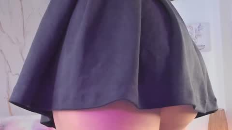 Snapshot of valloletsamar chatting on 07/19/26, 12:20 Vallolet Peach online show from 07/19/26, 12:20