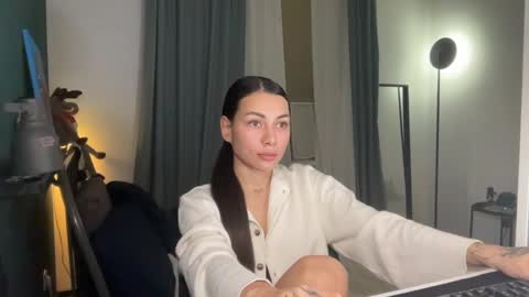 Little Devil online show from 02/06/25, 06:46