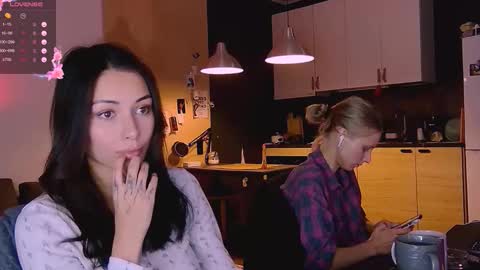 Little Devil online show from 10/06/25, 04:15