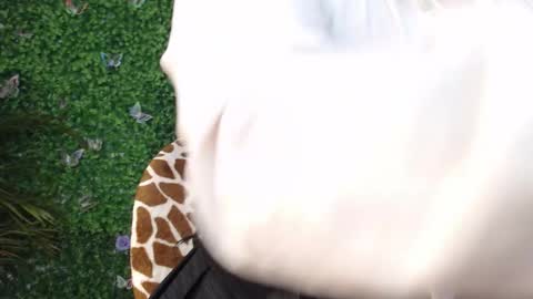 Snapshot of valquiria_sirgun chatting on 10/10/25, 09:52 valquiria_sirgun online show from 10/10/25, 09:52