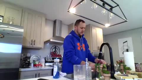 Snapshot of valvenus101 chatting on 12/16/25, 04:23 Val Venus online show from 12/16/25, 04:23