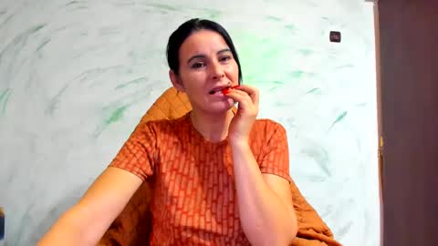 Snapshot of valysexybarbie chatting on 12/18/24, 02:38 valentina online show from 12/18/24, 02:38